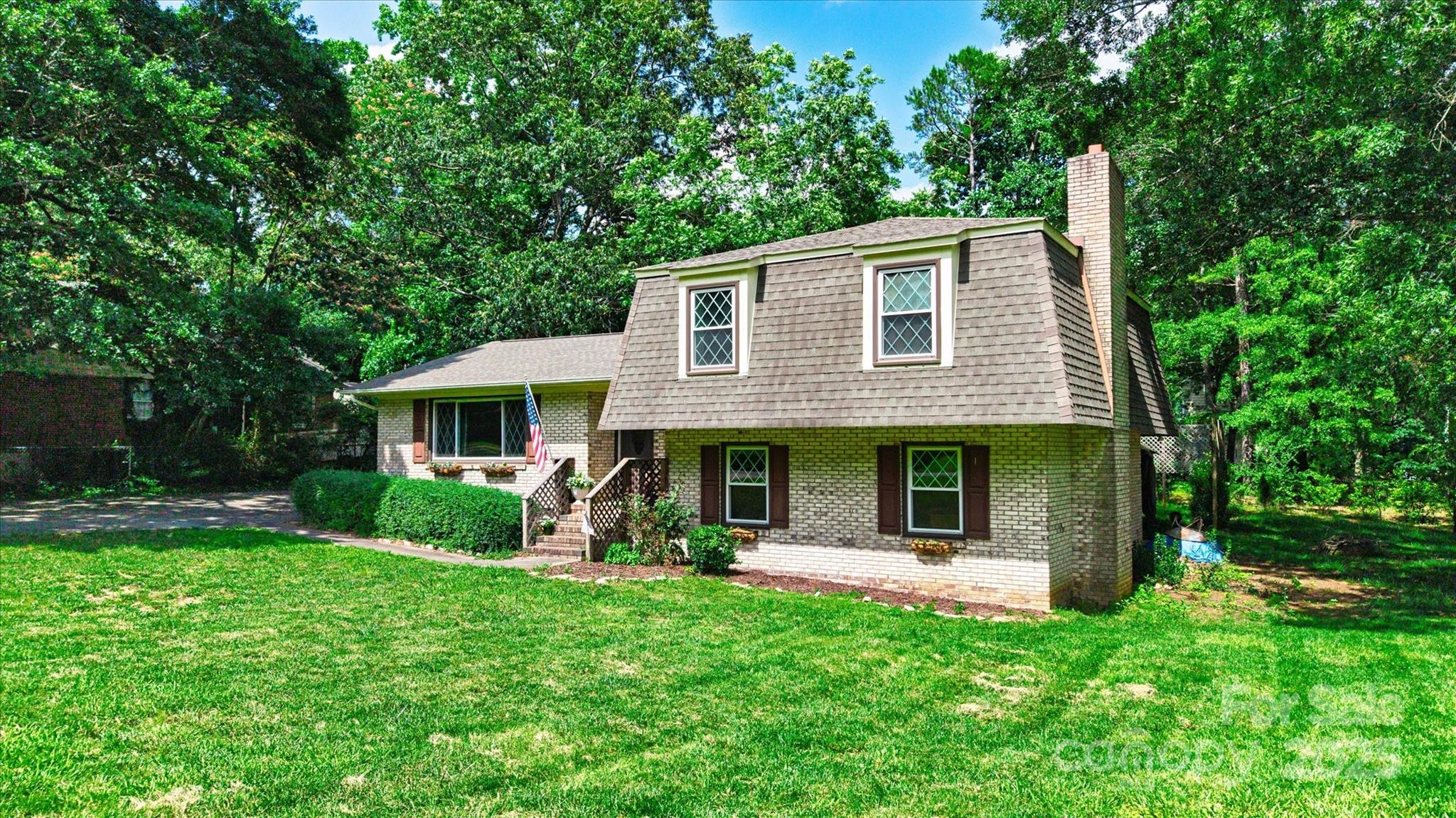 121 Pelham Lane
