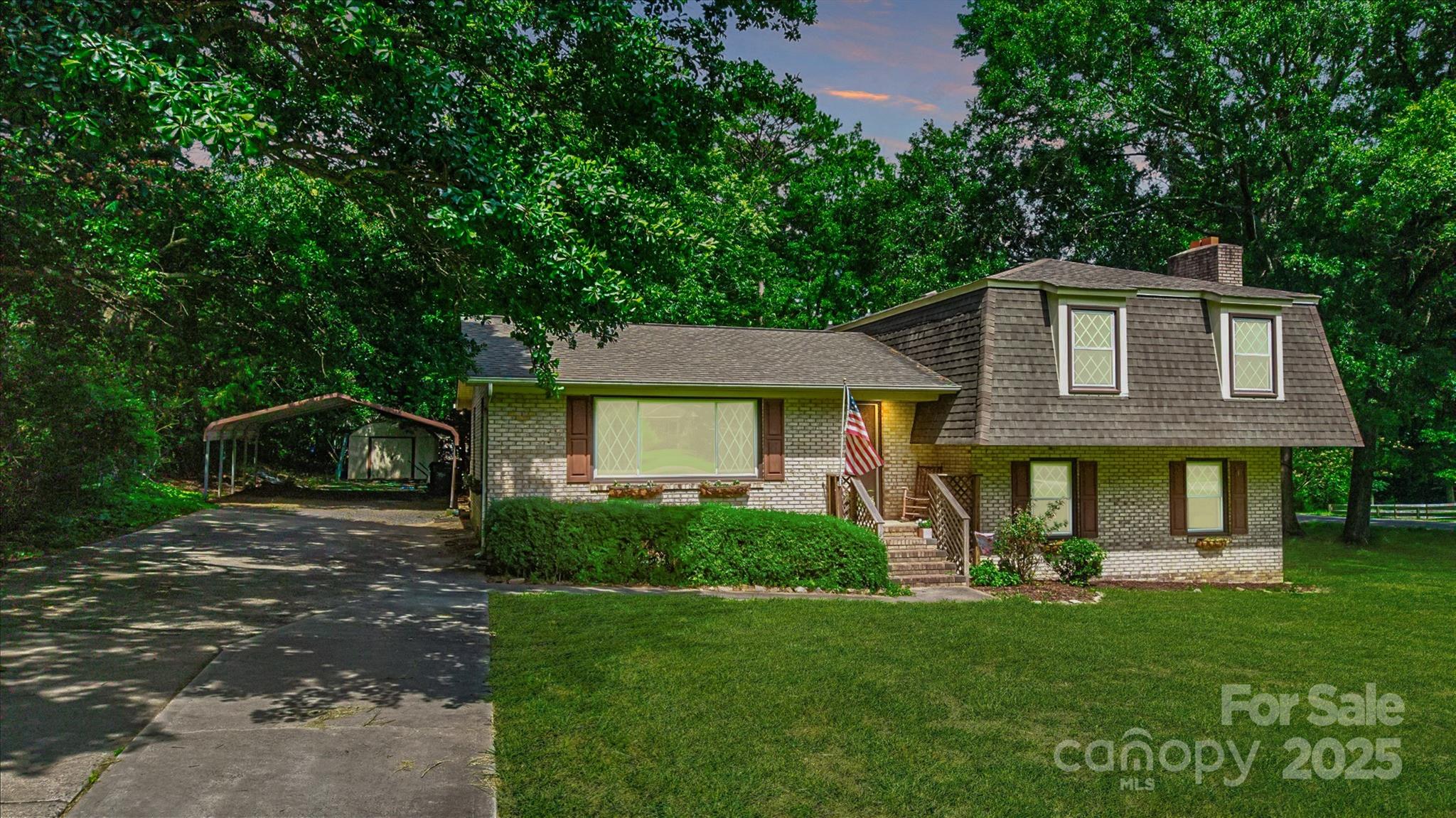 121 Pelham Lane