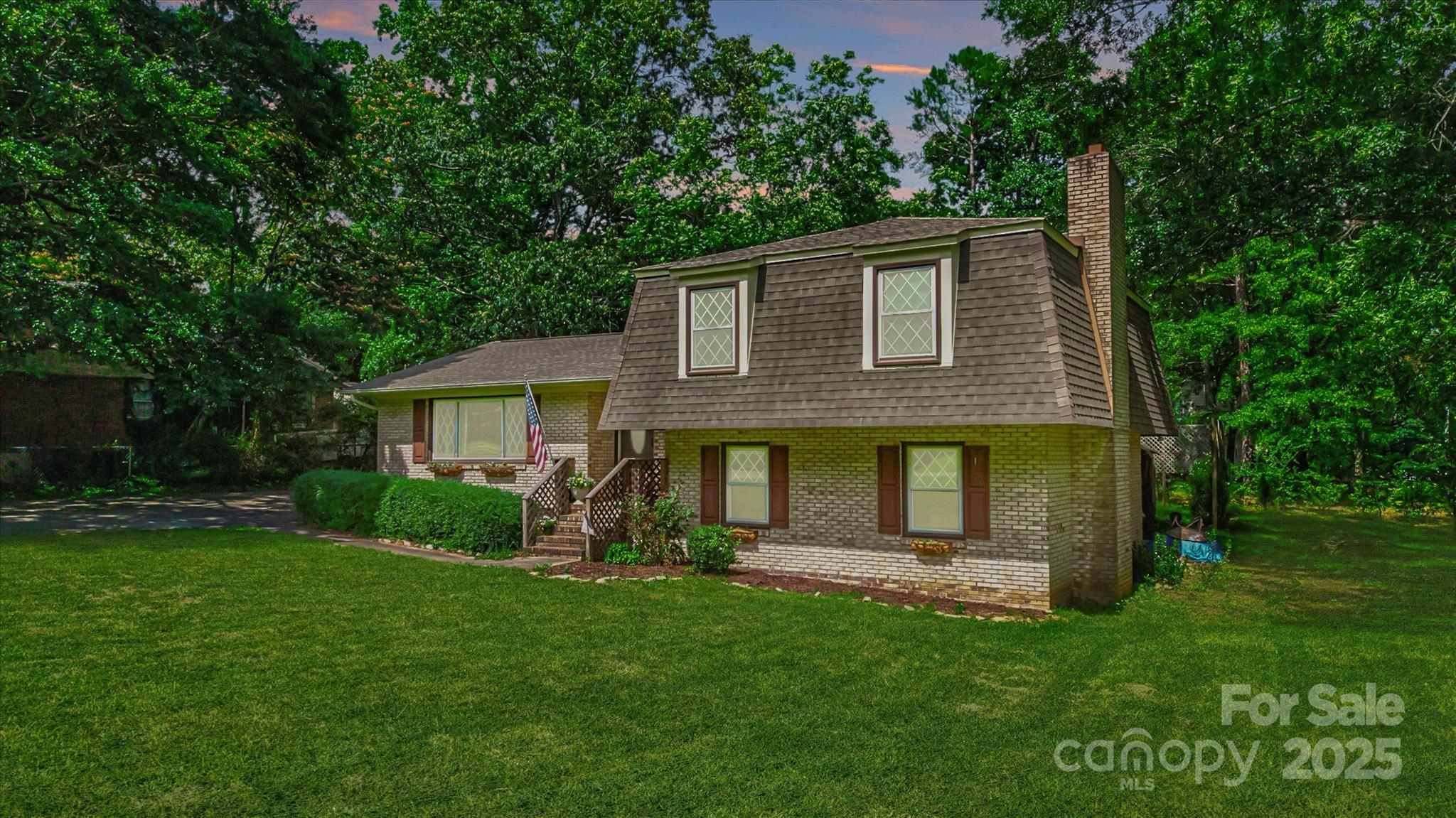 121 Pelham Lane