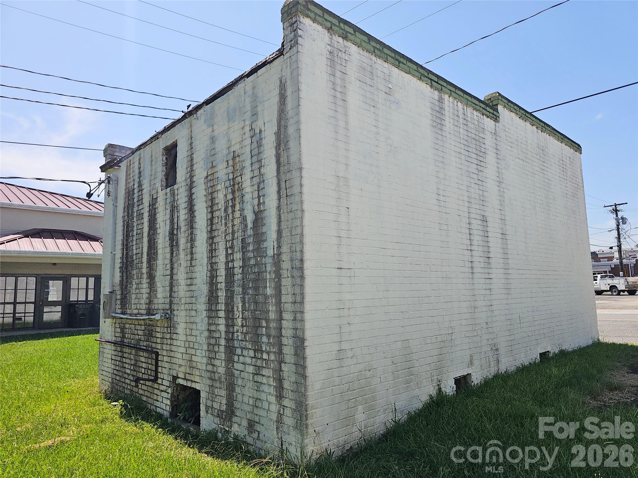4 Roosevelt Street N