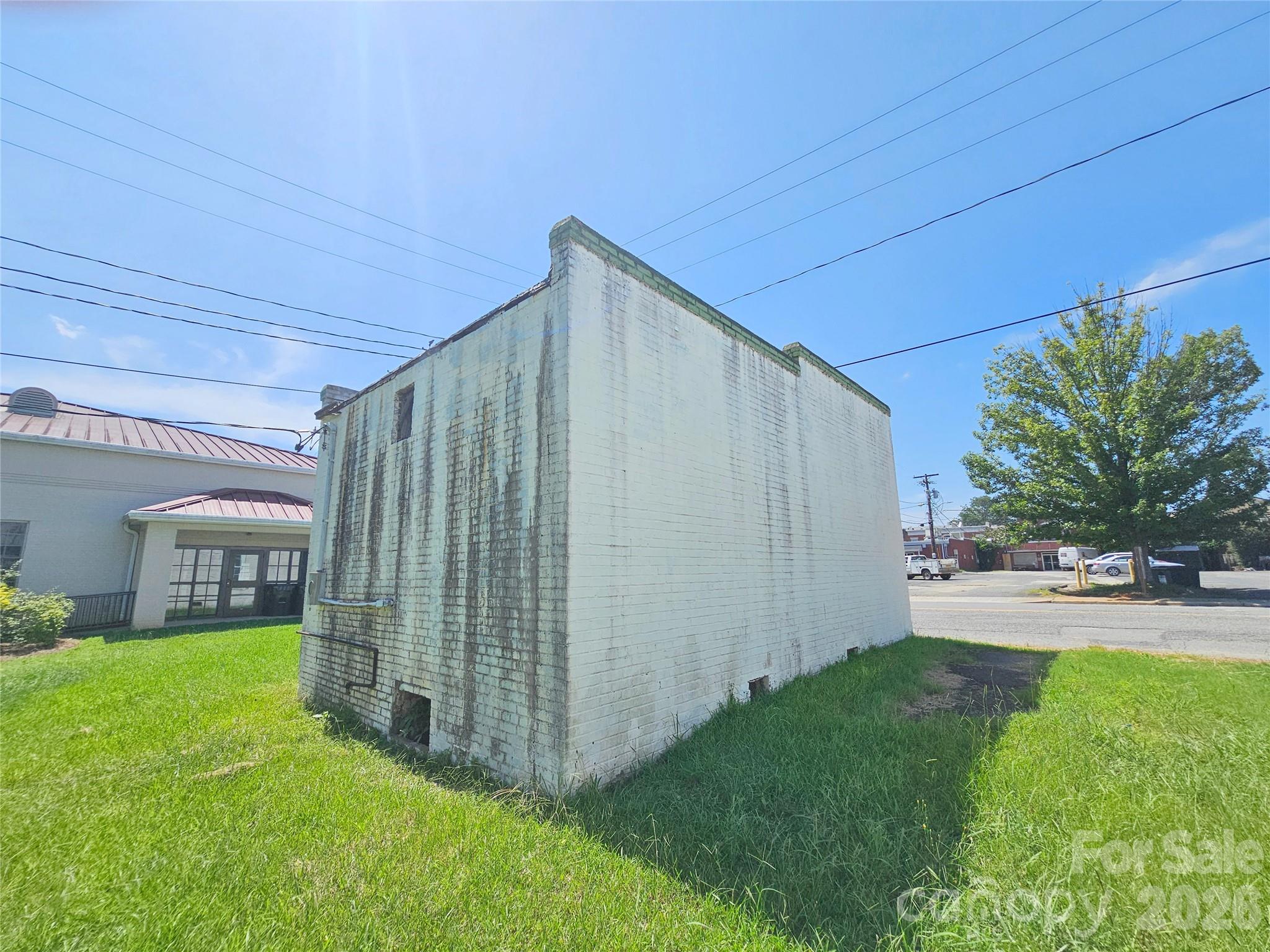 4 Roosevelt Street N