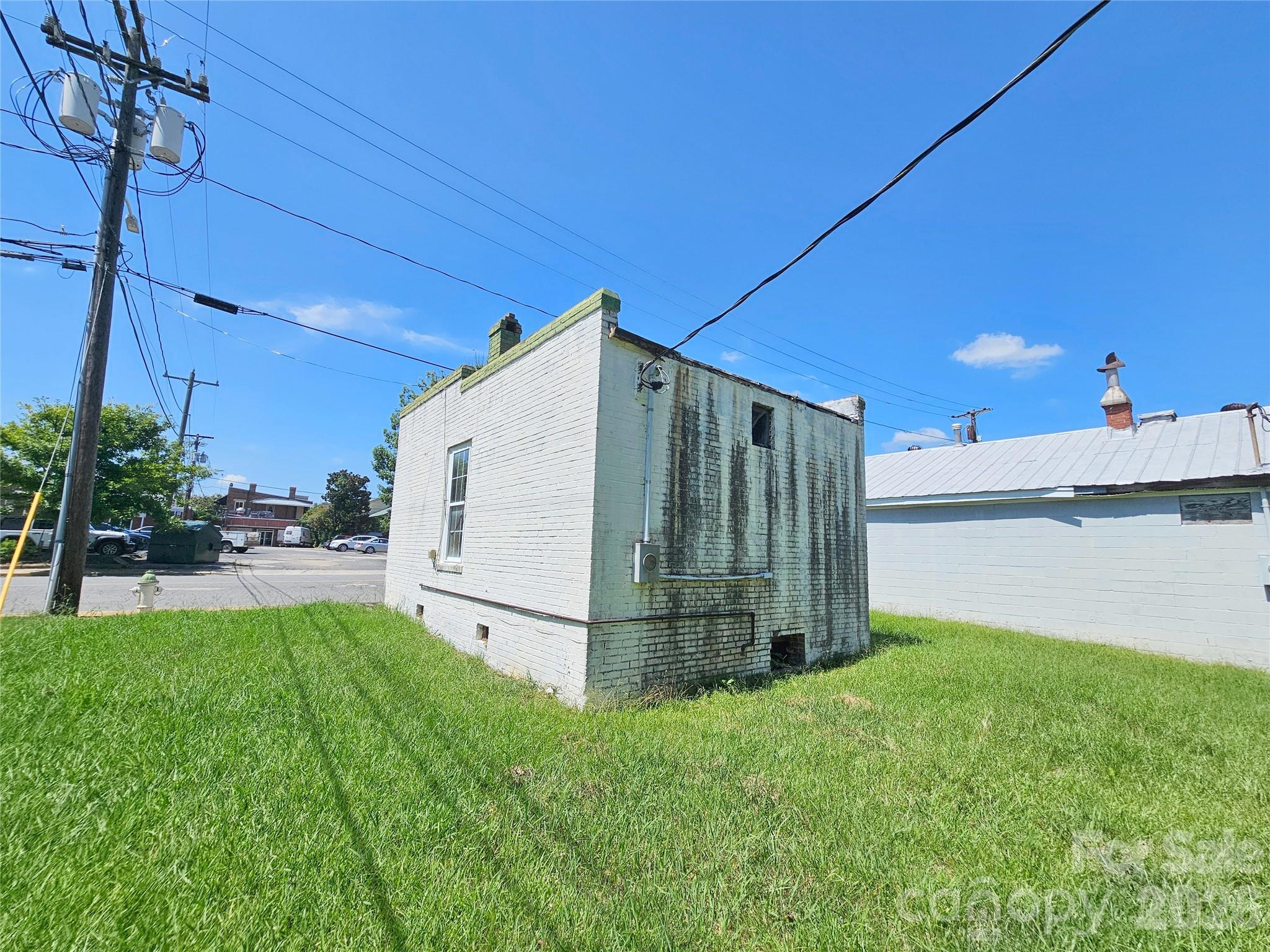 4 Roosevelt Street N