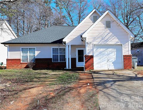 Photo of 7333 Rosehall Drive, Charlotte, NC 28227 (MLS # 4337345)