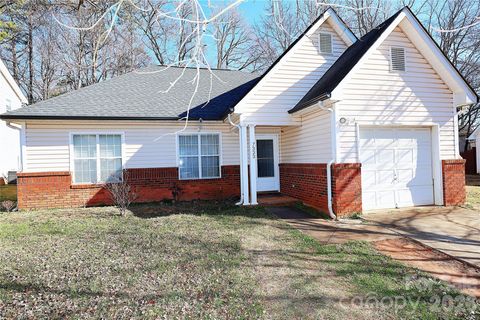 Photo of 7333 Rosehall Drive, Charlotte, NC 28227 (MLS # 4337345)