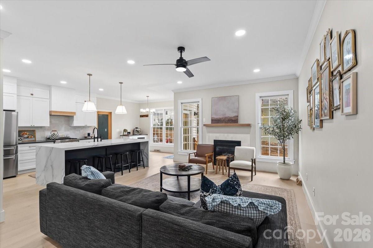 The Oaks On Providence - Residential