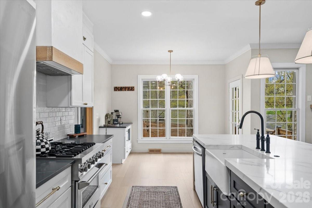 The Oaks On Providence - Residential