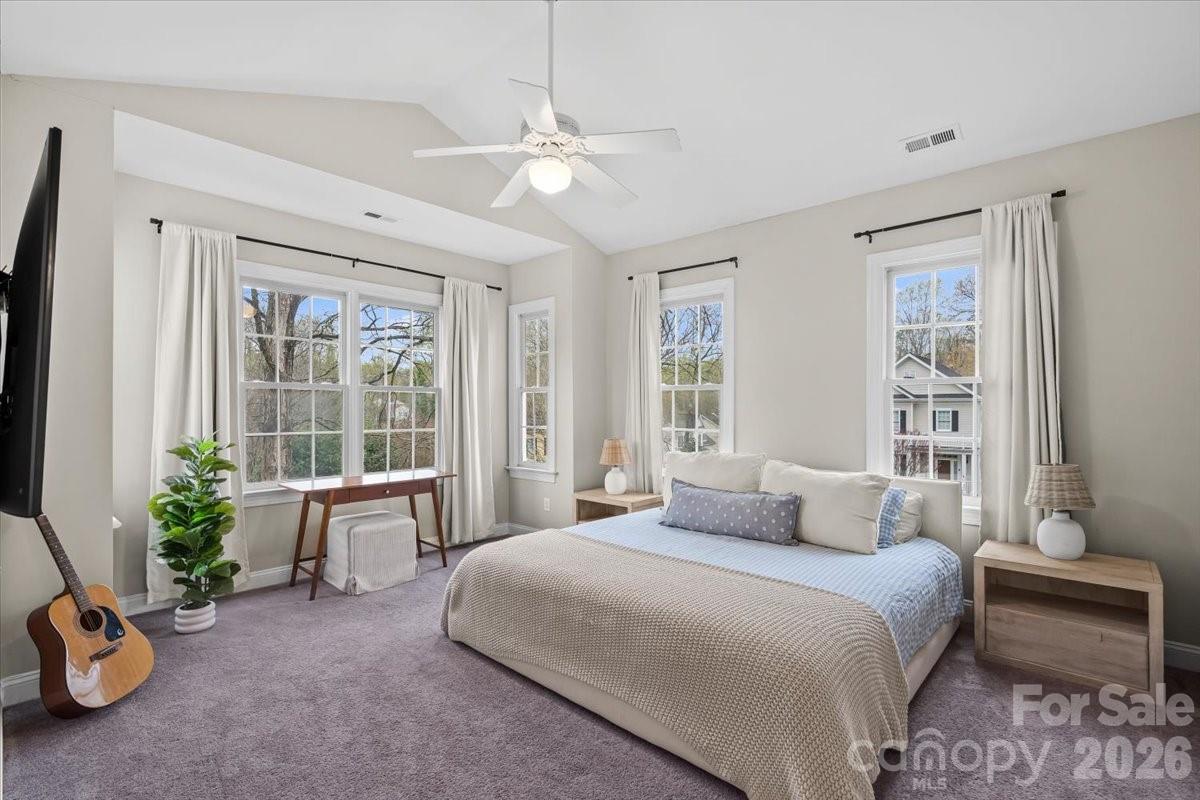 The Oaks On Providence - Residential