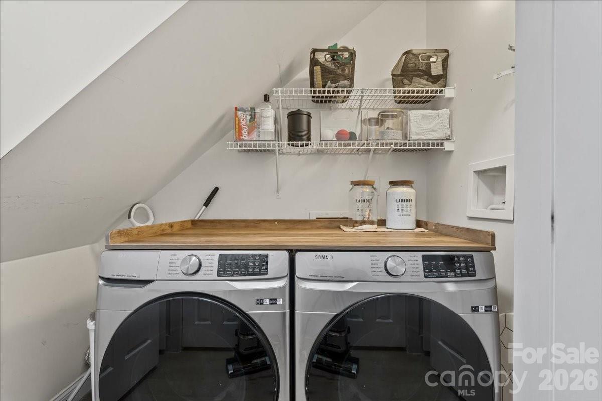 The Oaks On Providence - Residential