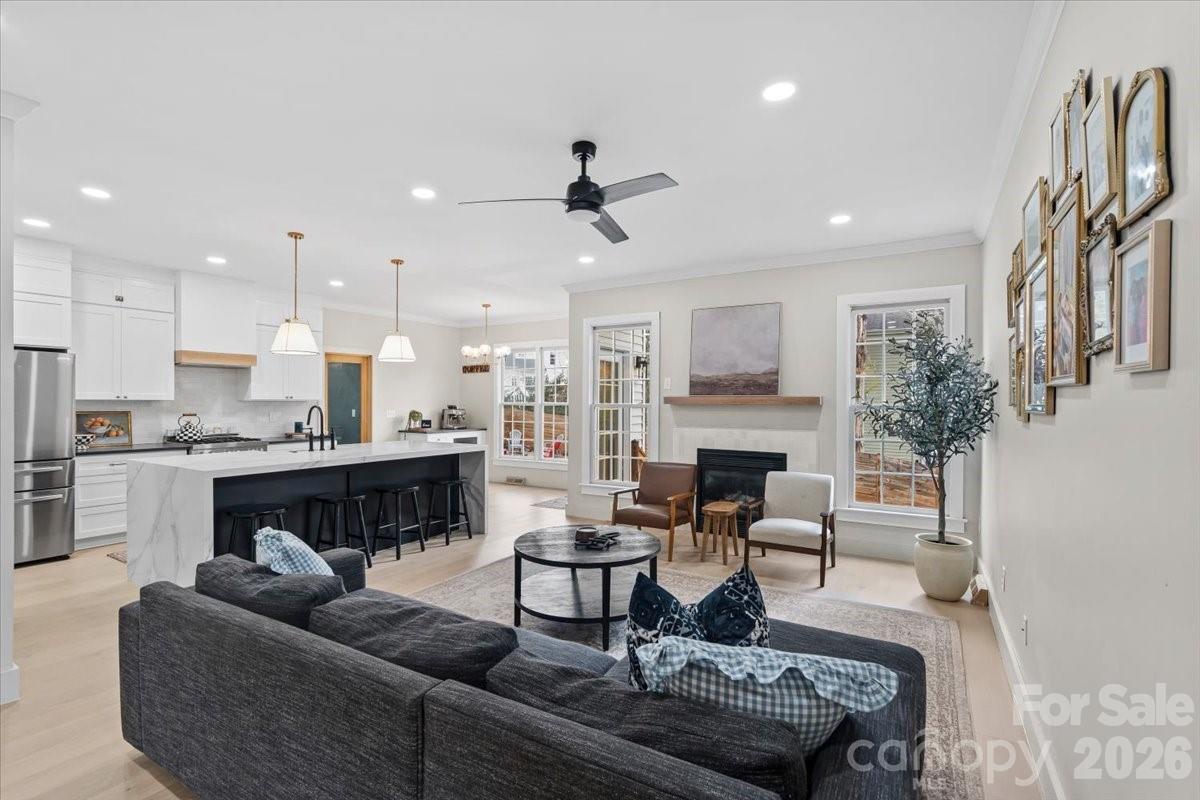 The Oaks On Providence - Residential