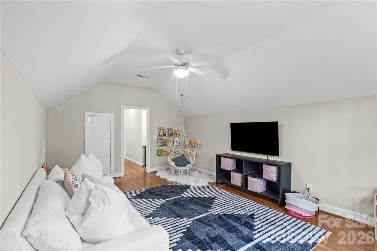 The Oaks On Providence - Residential