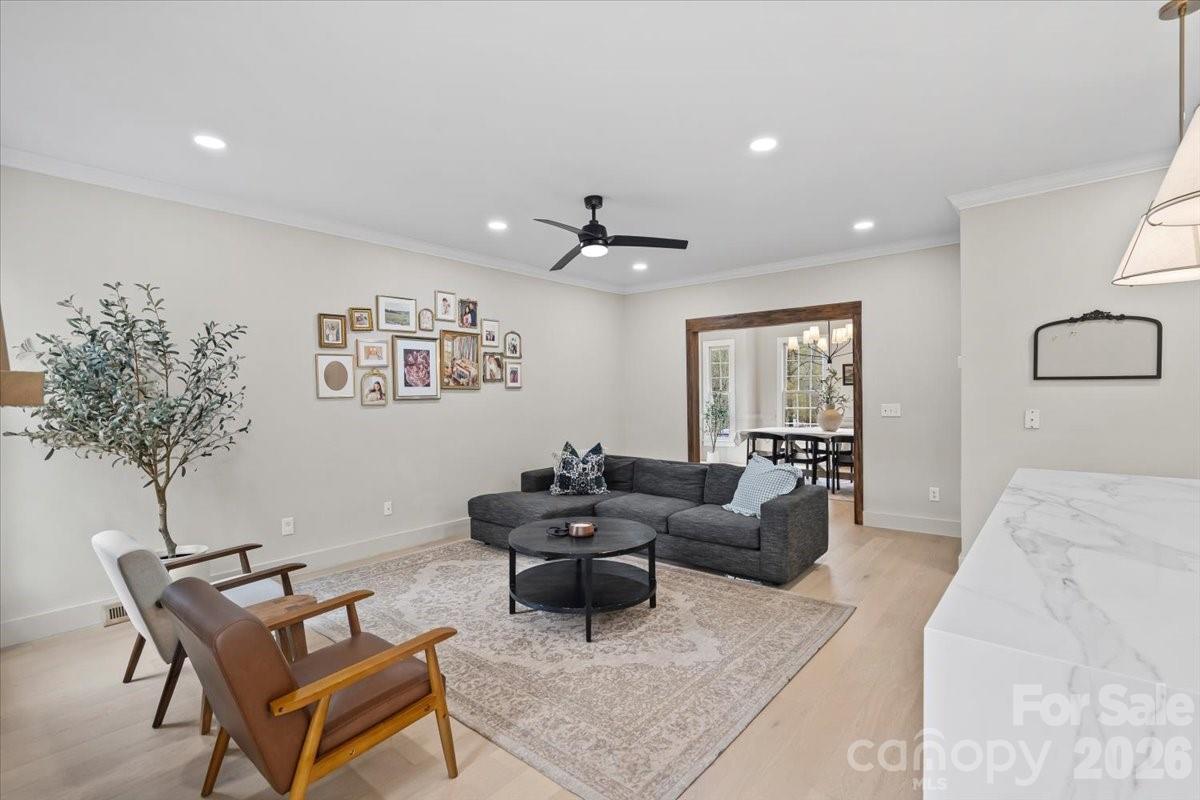 The Oaks On Providence - Residential