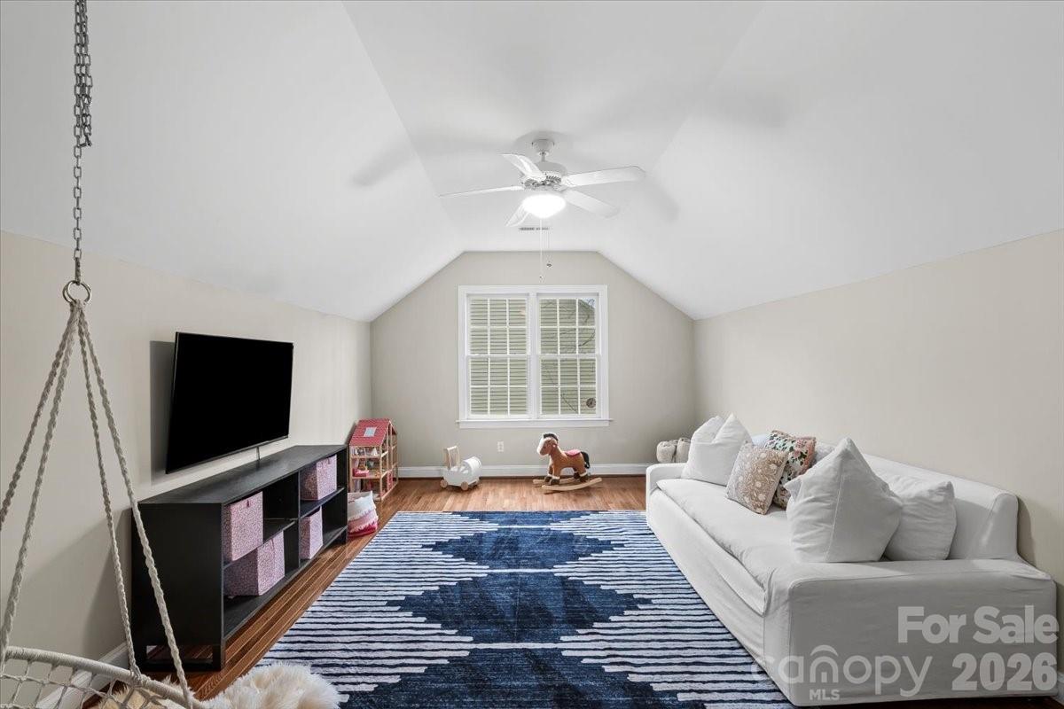 The Oaks On Providence - Residential