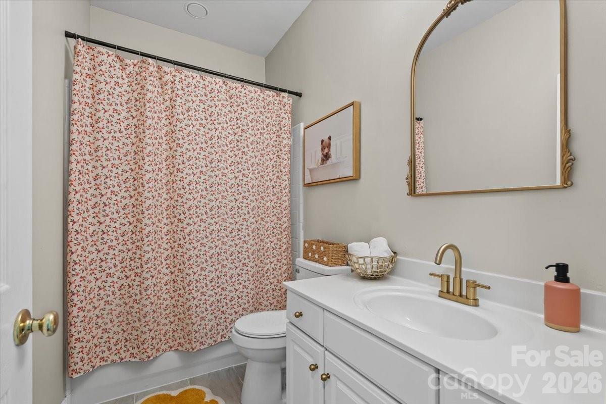 The Oaks On Providence - Residential