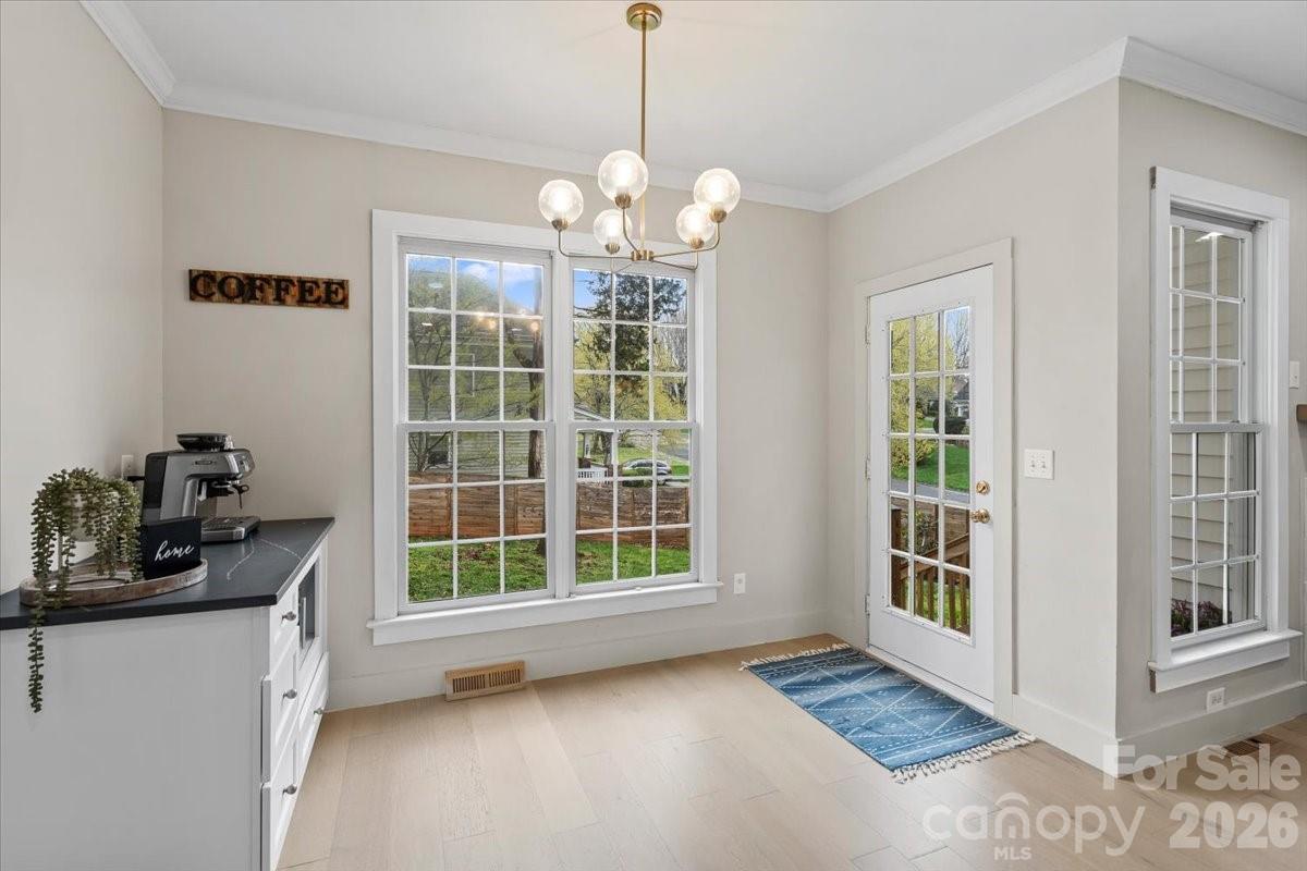 The Oaks On Providence - Residential