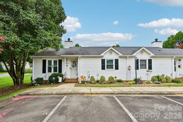 6042 CRAPE MYRTLE LN, CHARLOTTE, NC 28216 - Image aea3cc1bebe6ec49c0f359d3c2ab51b3/227387097