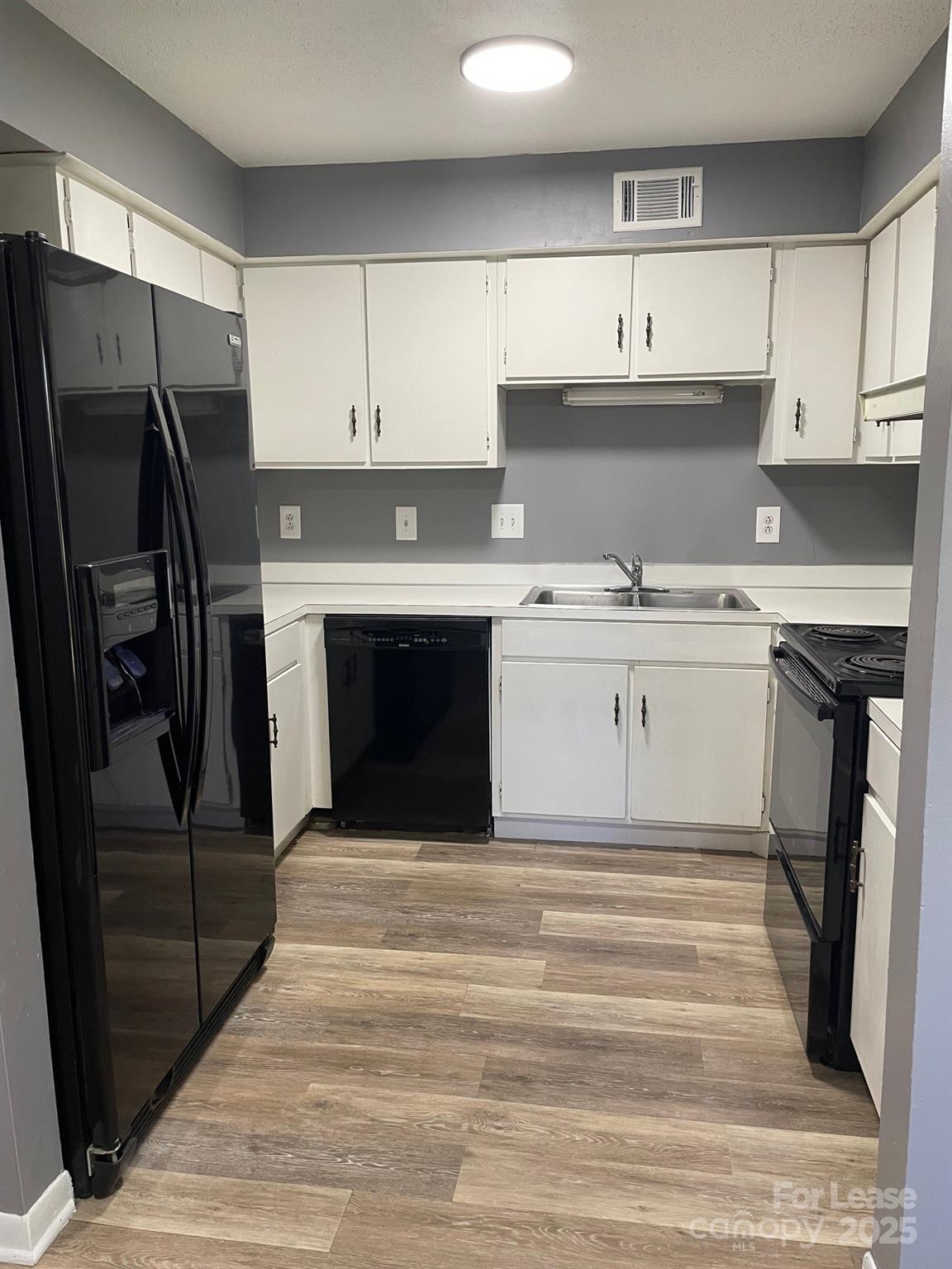 Charlotte, North Carolina 28214, United States, 1 Bedroom Bedrooms, ,1 BathroomBathrooms,Residential,Active,3759