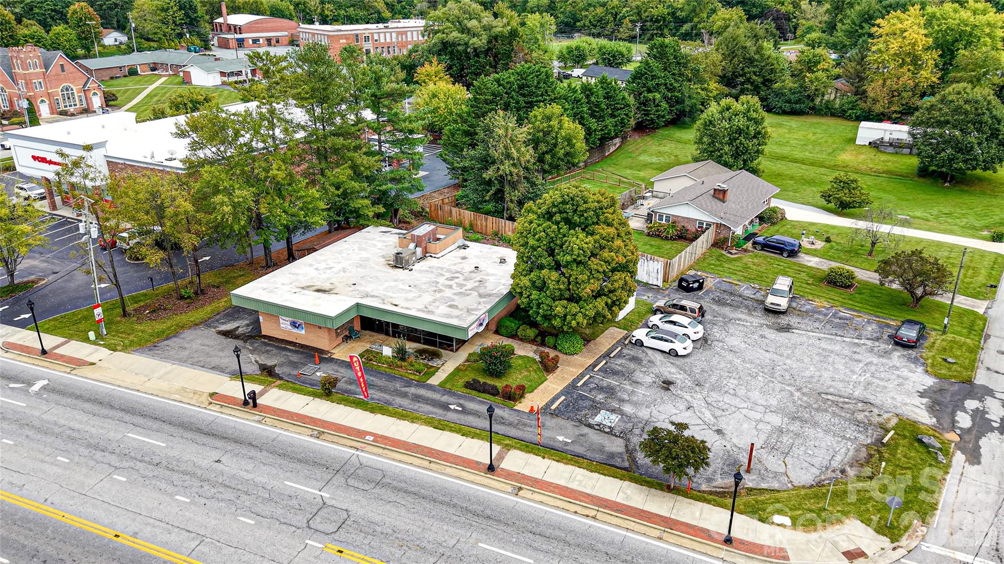 3484 Hendersonville Road
