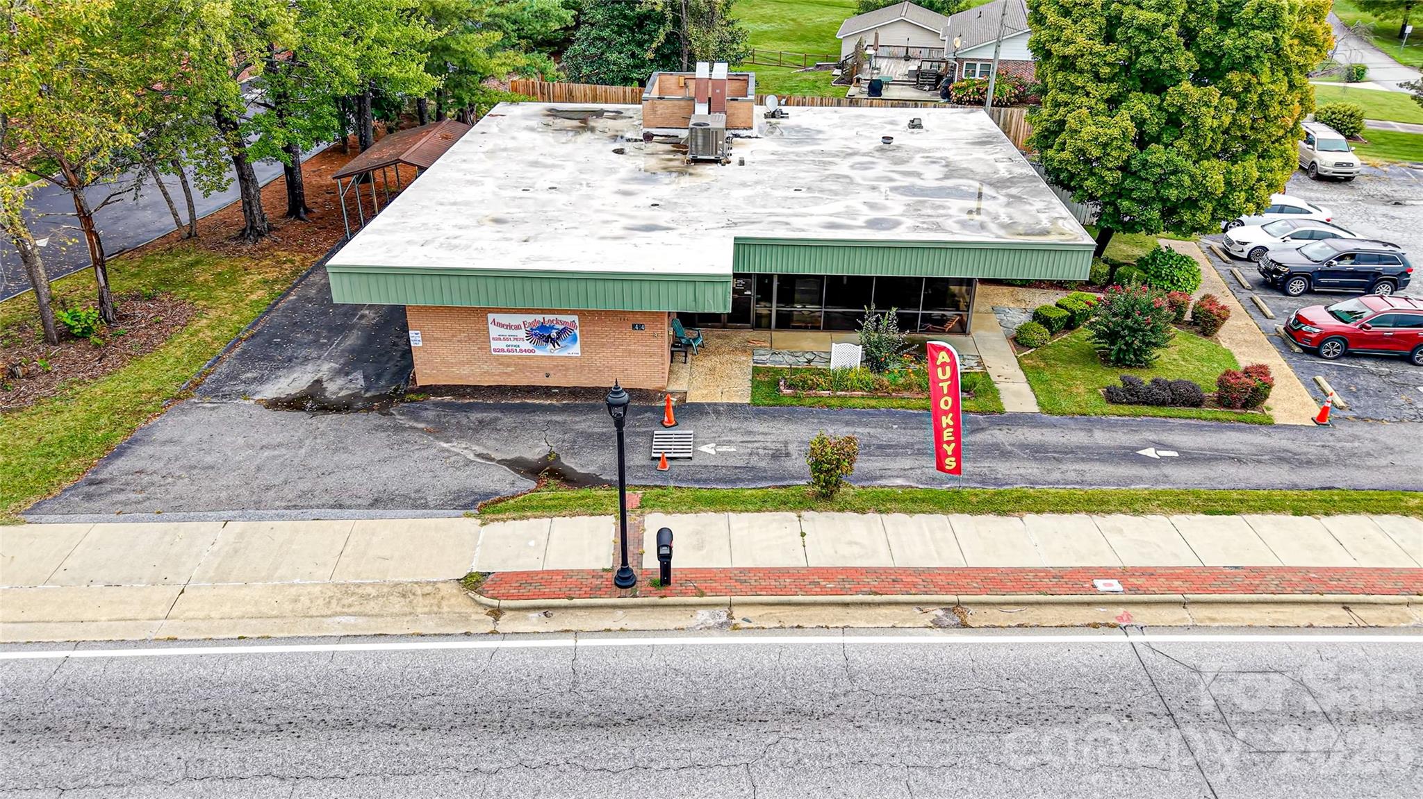 3484 Hendersonville Road
