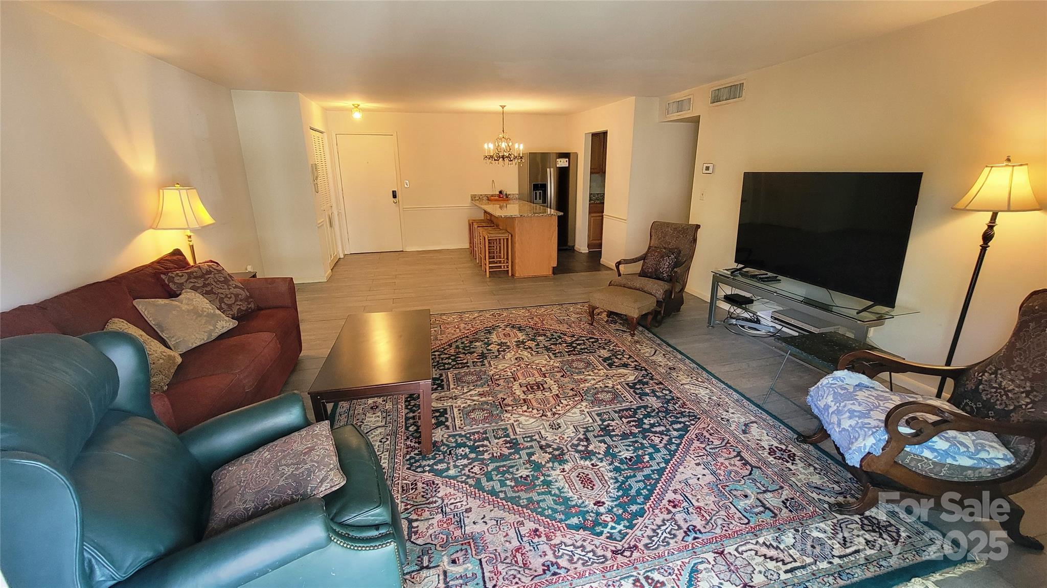 1323 Queens Road 320