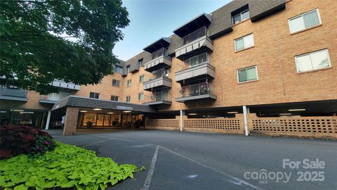 Photo of 1323 Queens Road #320, Charlotte, NC 28207 (MLS # 4303890)