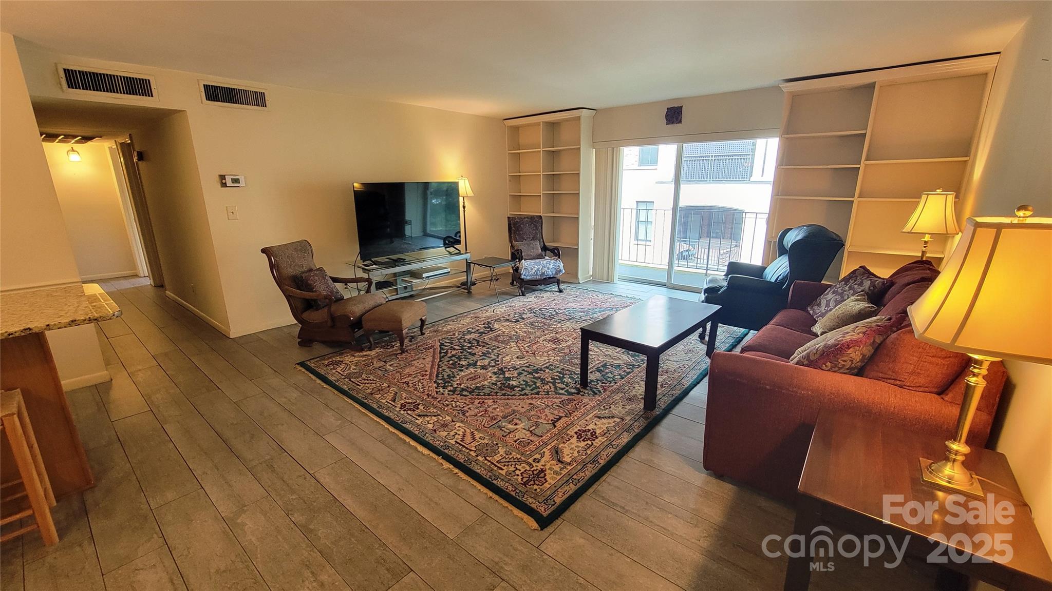 1323 Queens Road 320