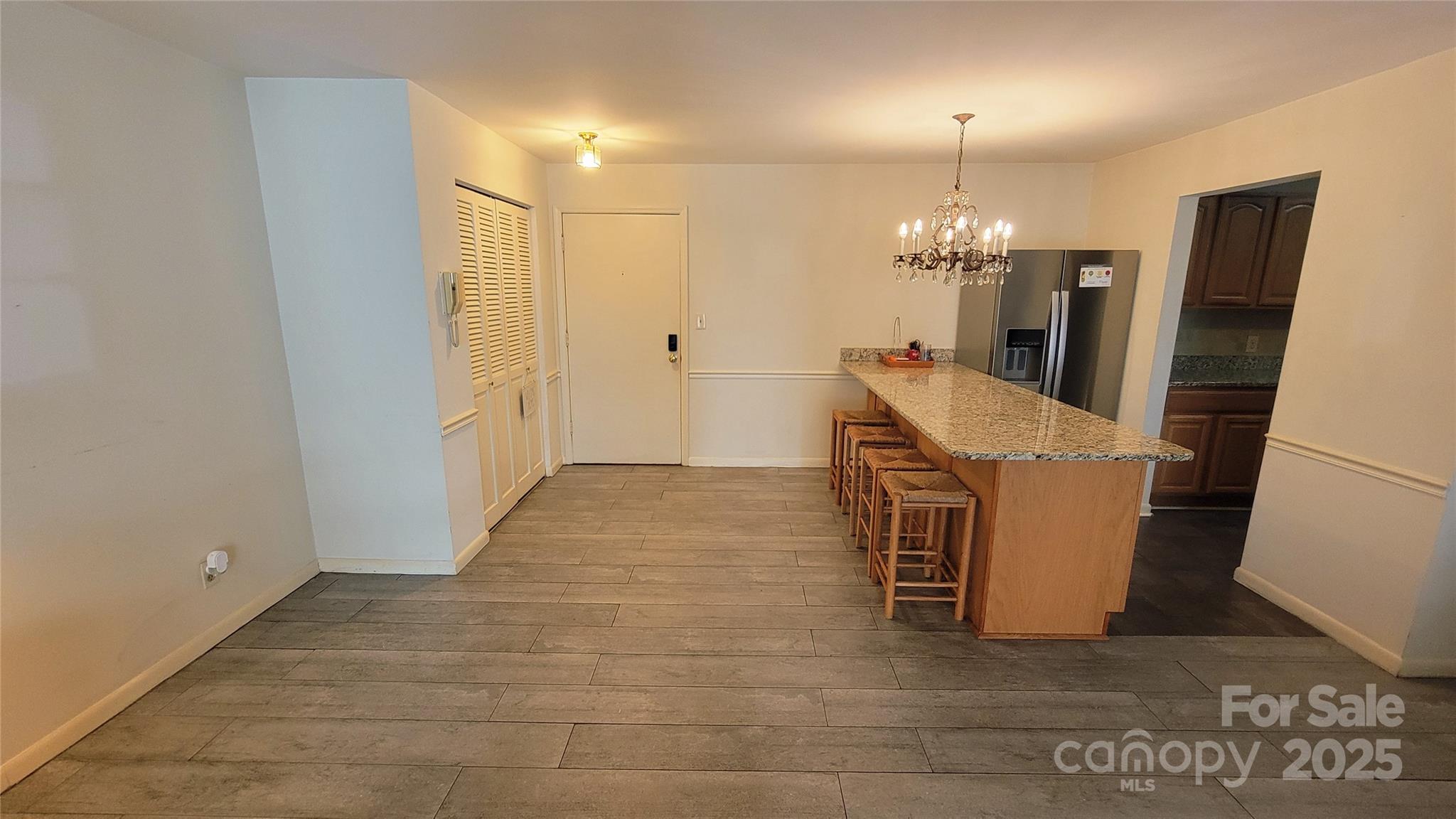 1323 Queens Road 320