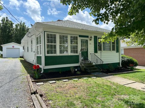 211 Spruce Street Badin NC 28009