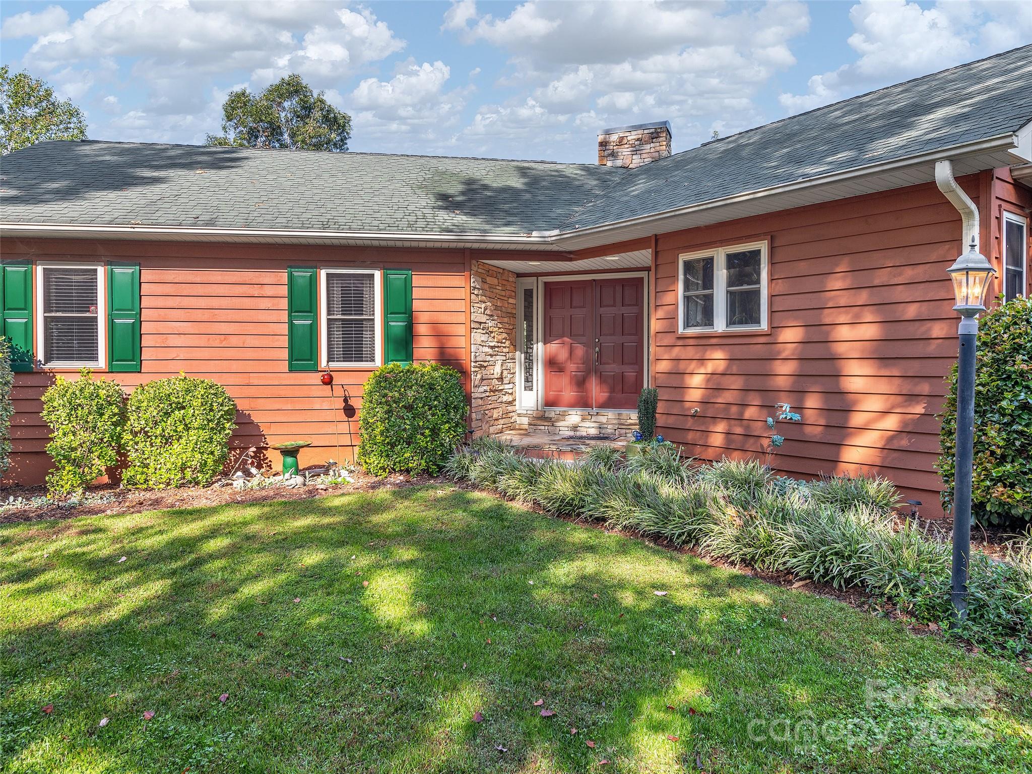121 Canoe Drive