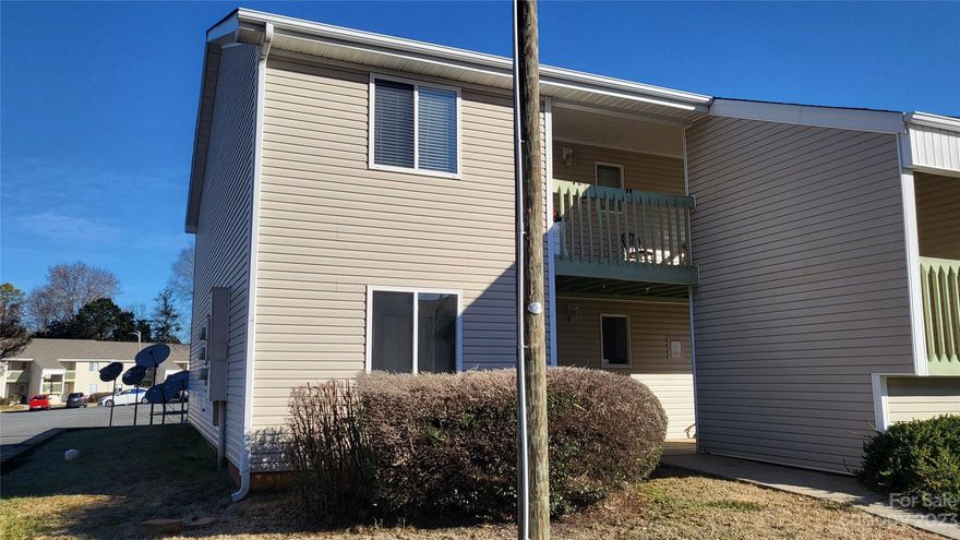 Recently refreshed first floor condo within easy walking distance of Cherry Park, Sullivan Middle School and Cherry Park Elementary School. Move in ready, like new condition. Less than 2 miles from I-77 exit 82 and 3 miles away from downtown Rock Hill.