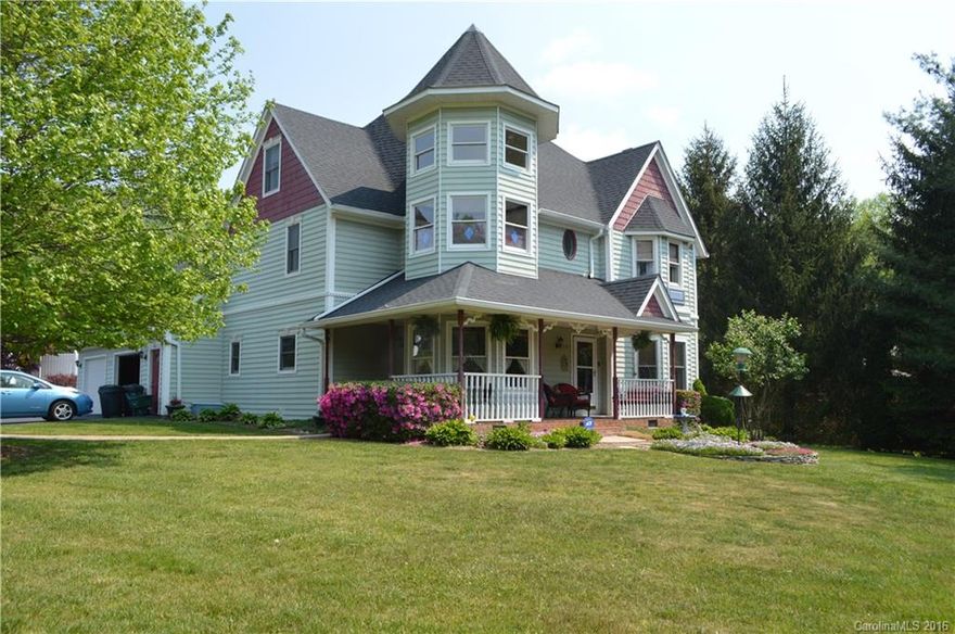 Sparkling immaculate Victorian style home on a corner lot convenient to everything. 3 bedroom. 3.5 bath. massive master suite with gas log fireplace, huge walk-in closet and dressing area. High ceiling M.bath with mountain views. Quiet, serene fenced salt water pool (36x18) with brand new 15 year liner. Chef's kitchen with island and separate adjoining pantry. Meticulously maintained grounds add to the gracious feel to this Southern charmer.
