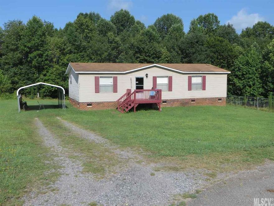 Over 1100 Square Feet of living space in this 3 bedroom, 2 bath home just minutes Highway 321 on a nice cul-de-sac lot with a convenient drive to Charlotte, Gastonia or Shelby.  Nice size family room w/vaulted ceilings, dining room, kitchen w/plenty of cabinets.  Master Suite walk-in closet, Garden Tub and Shower, ample size secondary bedroom, nice deck, covered parking and fenced area for rover. Motived Seller!