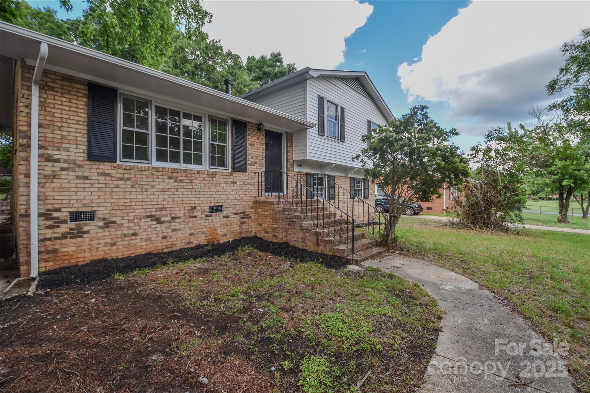 6921 Idlewild Road