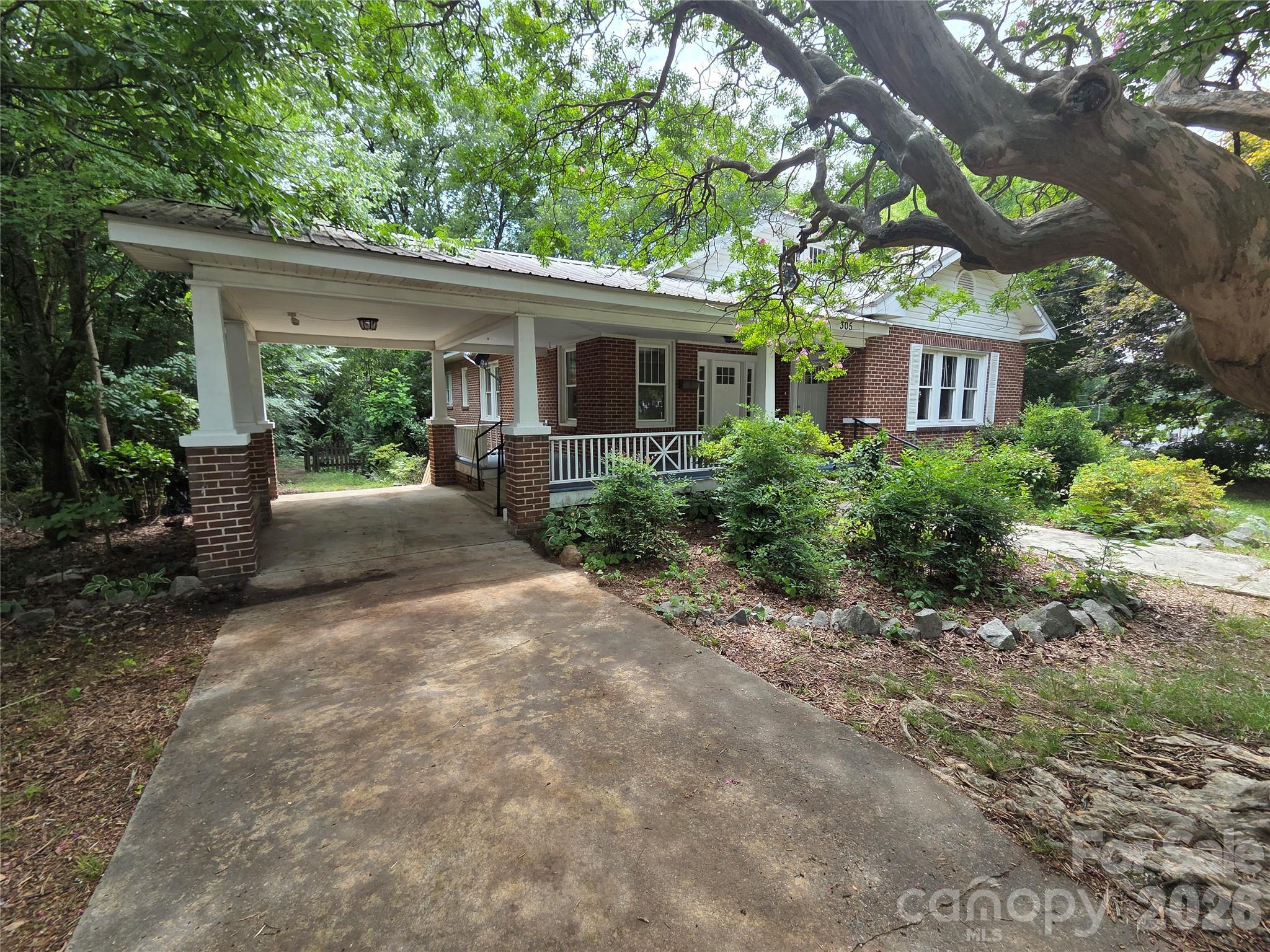 305 W 12th Street