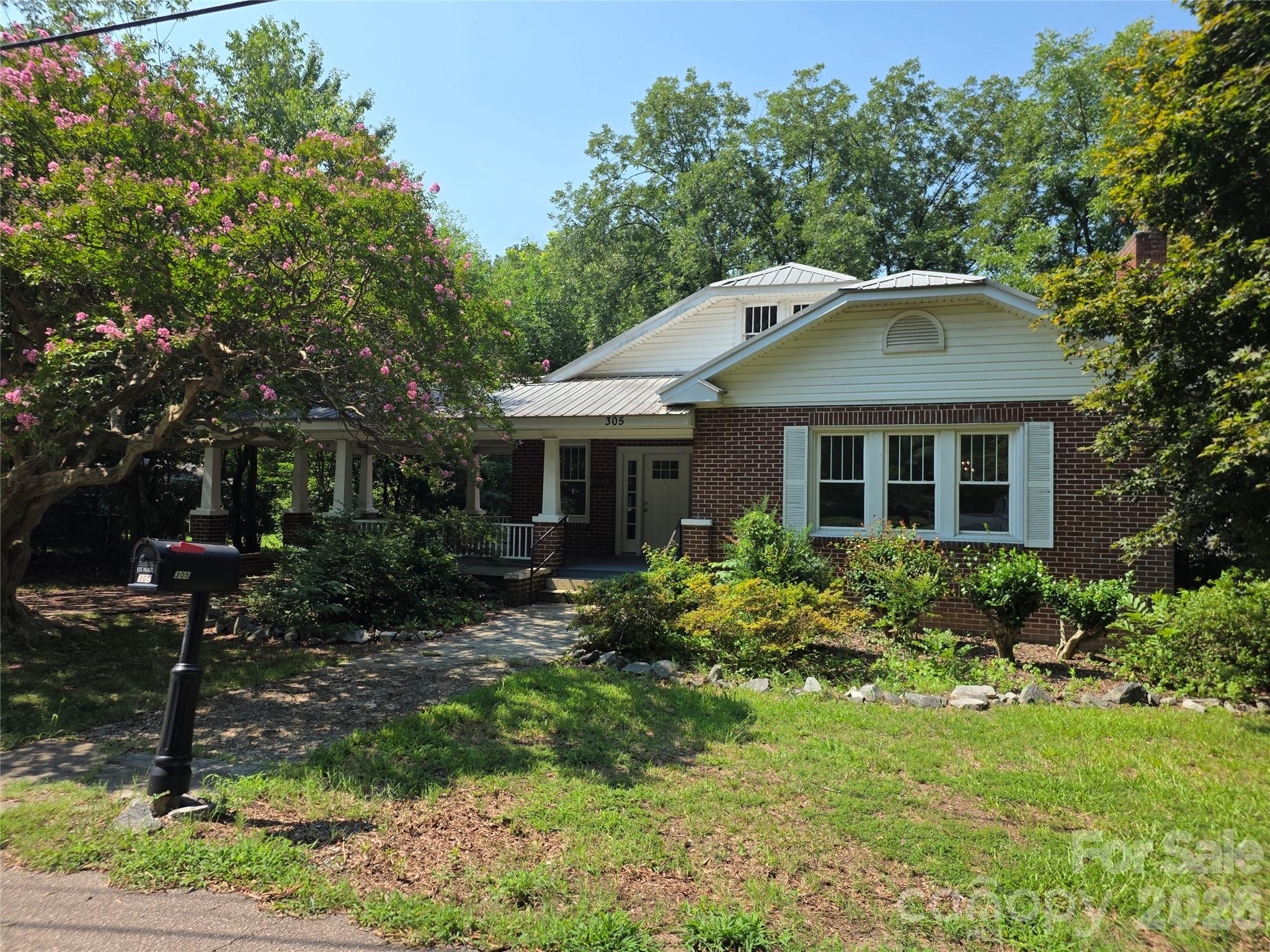 305 W 12th Street