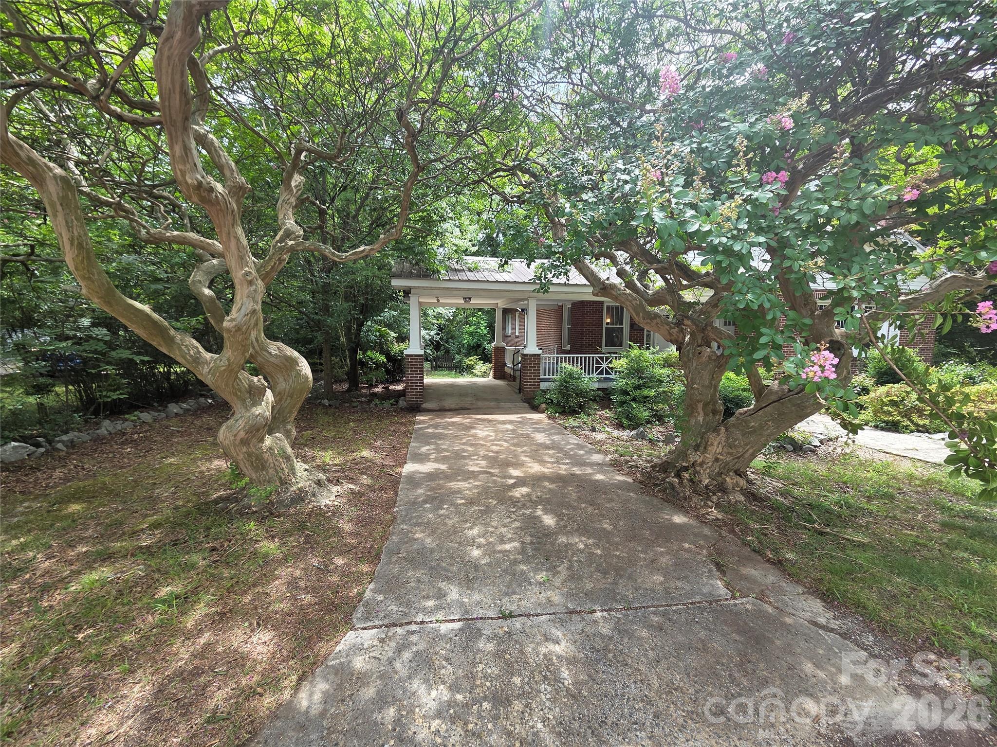 305 W 12th Street