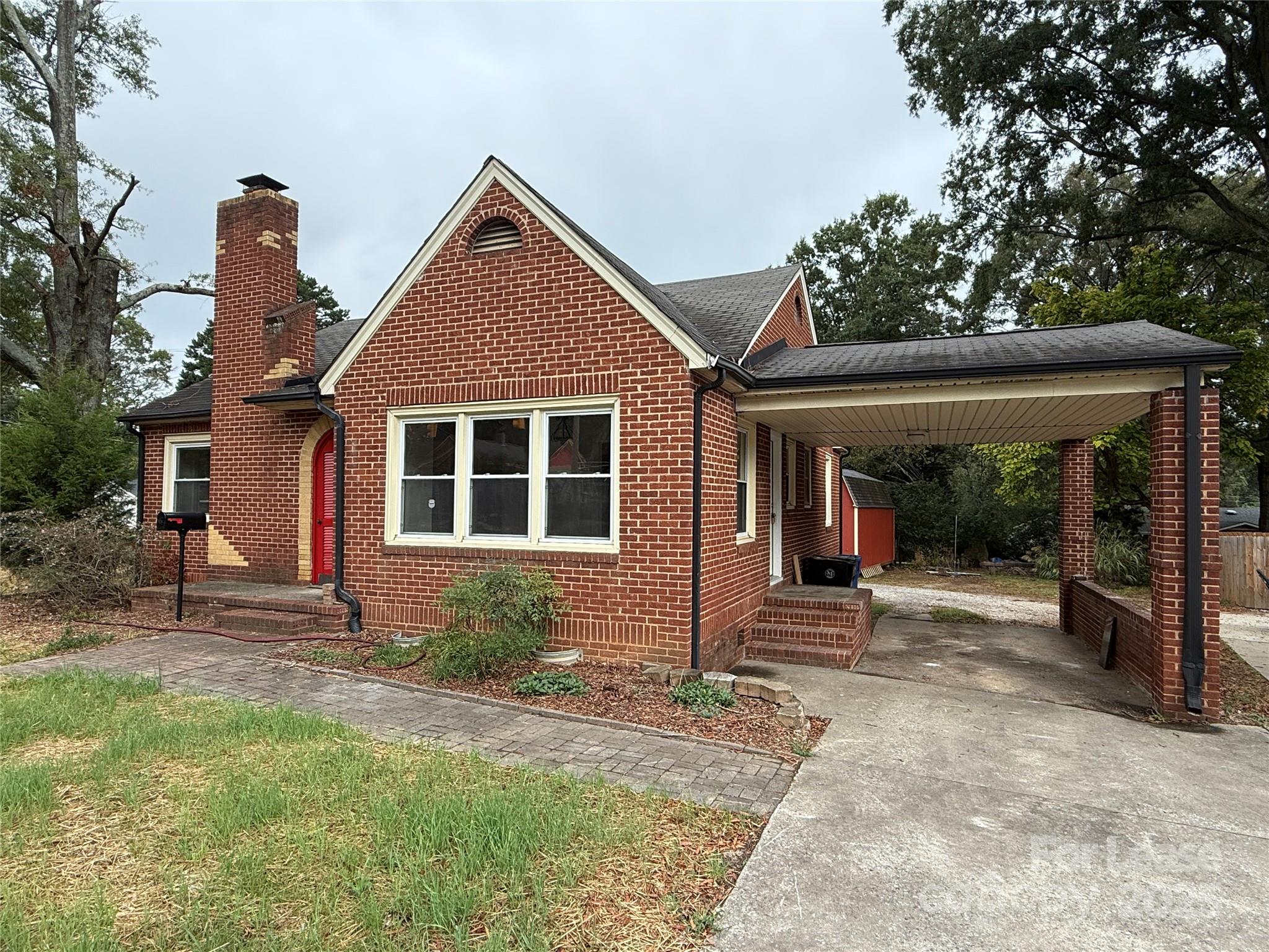 730 E Iredell Avenue