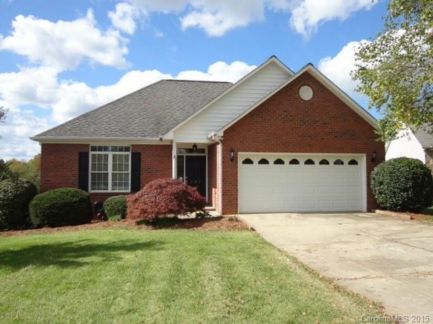 RANCH home on the GOLF COURSE in Statesville! Newly painted interior has Great Room with fireplace and TV niche ready for flat screen, Dining area, open Kitchen with Pantry and Laundry Closet, Breakfast / Computer Niche, Master Bedroom with Whirlpool and separate shower and 2 Bedrooms that share Full Bathroom. Enjoy the views of the 3rd Fairway from the rear Deck. No Smoking, No Cats allowed and 2 Dogs each under 50-lbs negotiable with a $250/pet non-refundable pet fee. MOVE-IN READY!!