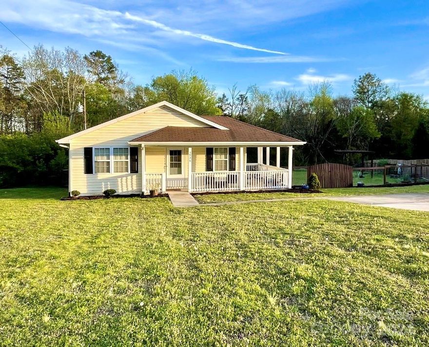 Simply adorable home with a wraparound porch in desired area of Huntersville! No HOA, no city tax.  Large lot with fenced backyard. Seller has updated flooring in main living area and bedrooms with beautiful wood laminate. Restaurants, Huntersville shopping, and boat ramp at Mountain Island Lake are just minutes away!