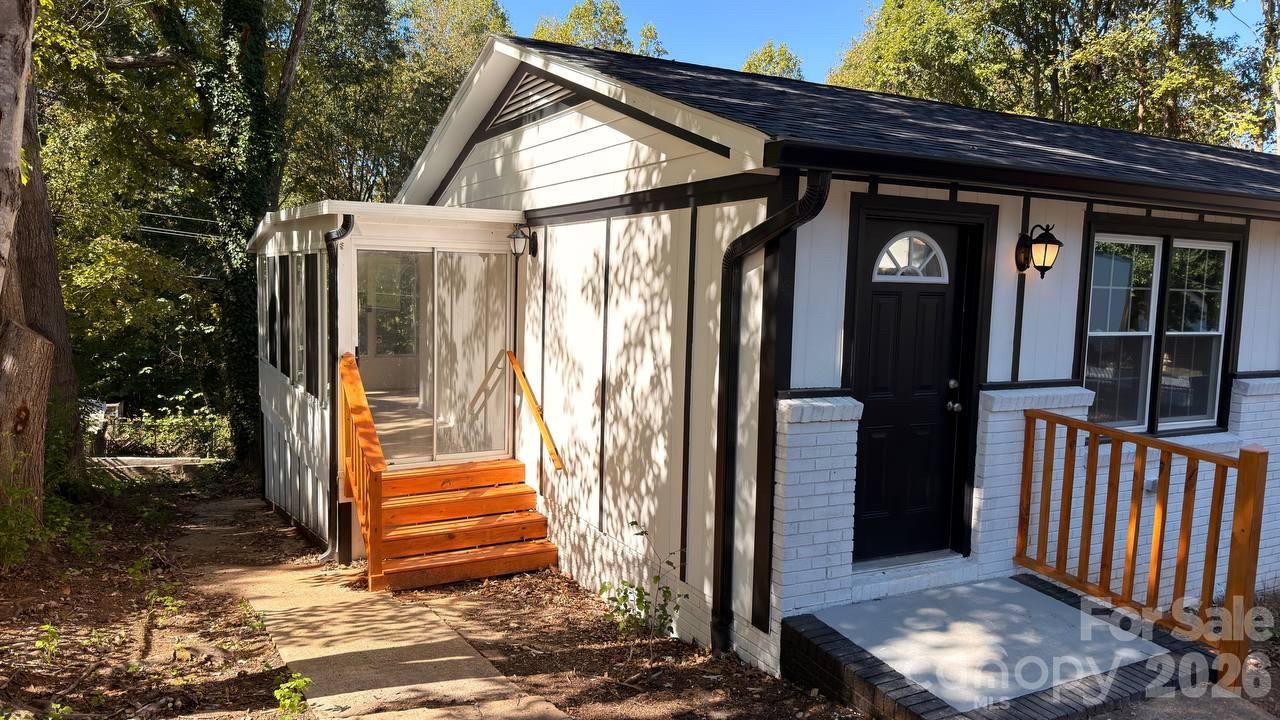 169 8th Avenue SW