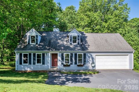 Photo of 18 Tarragon Place, Flat Rock, NC 28731 (MLS # 4376165)