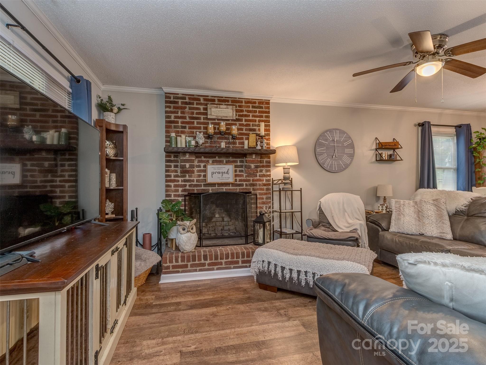 2328 Woodfield Circle
