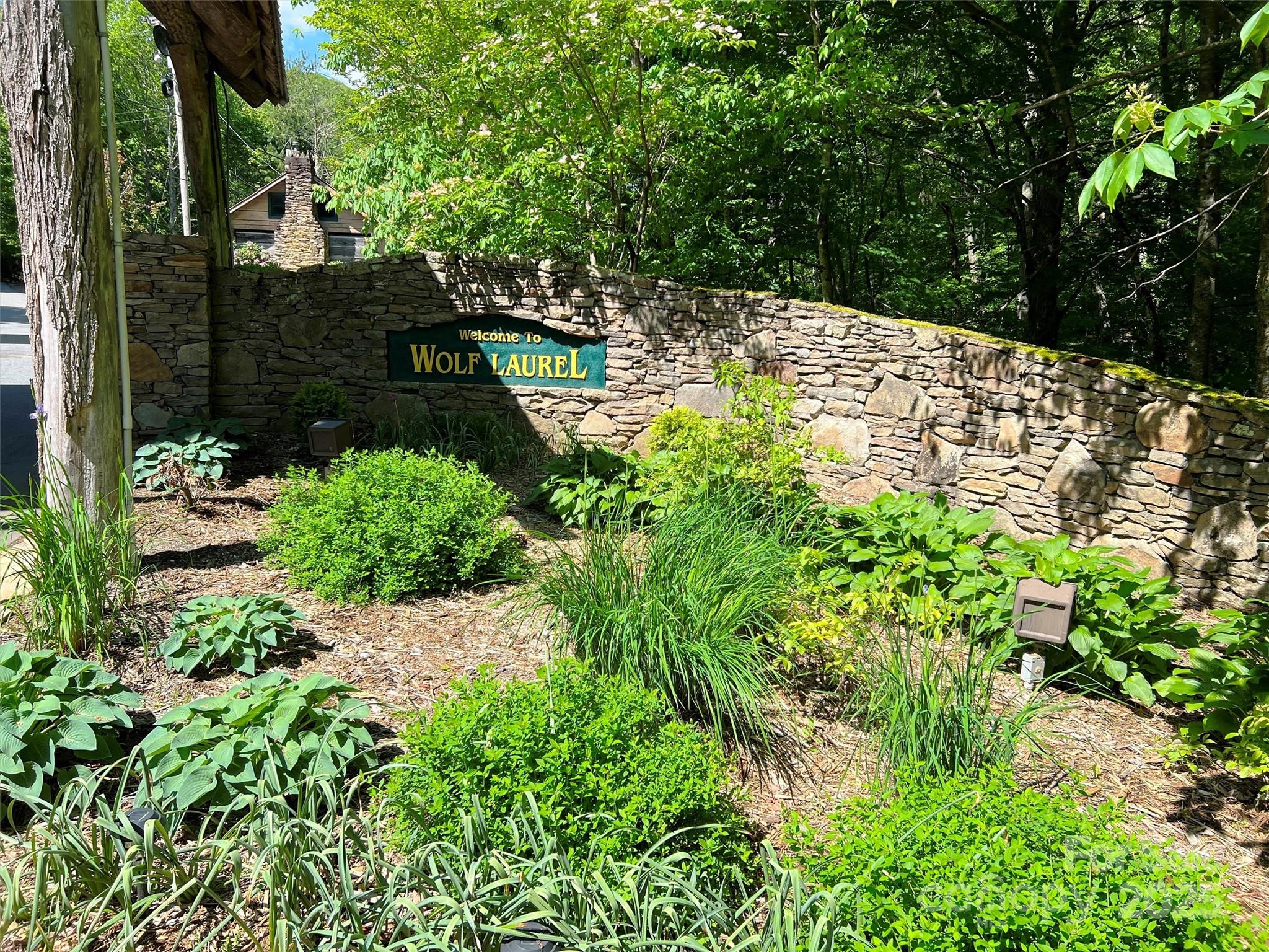 Blue Mountain - Land