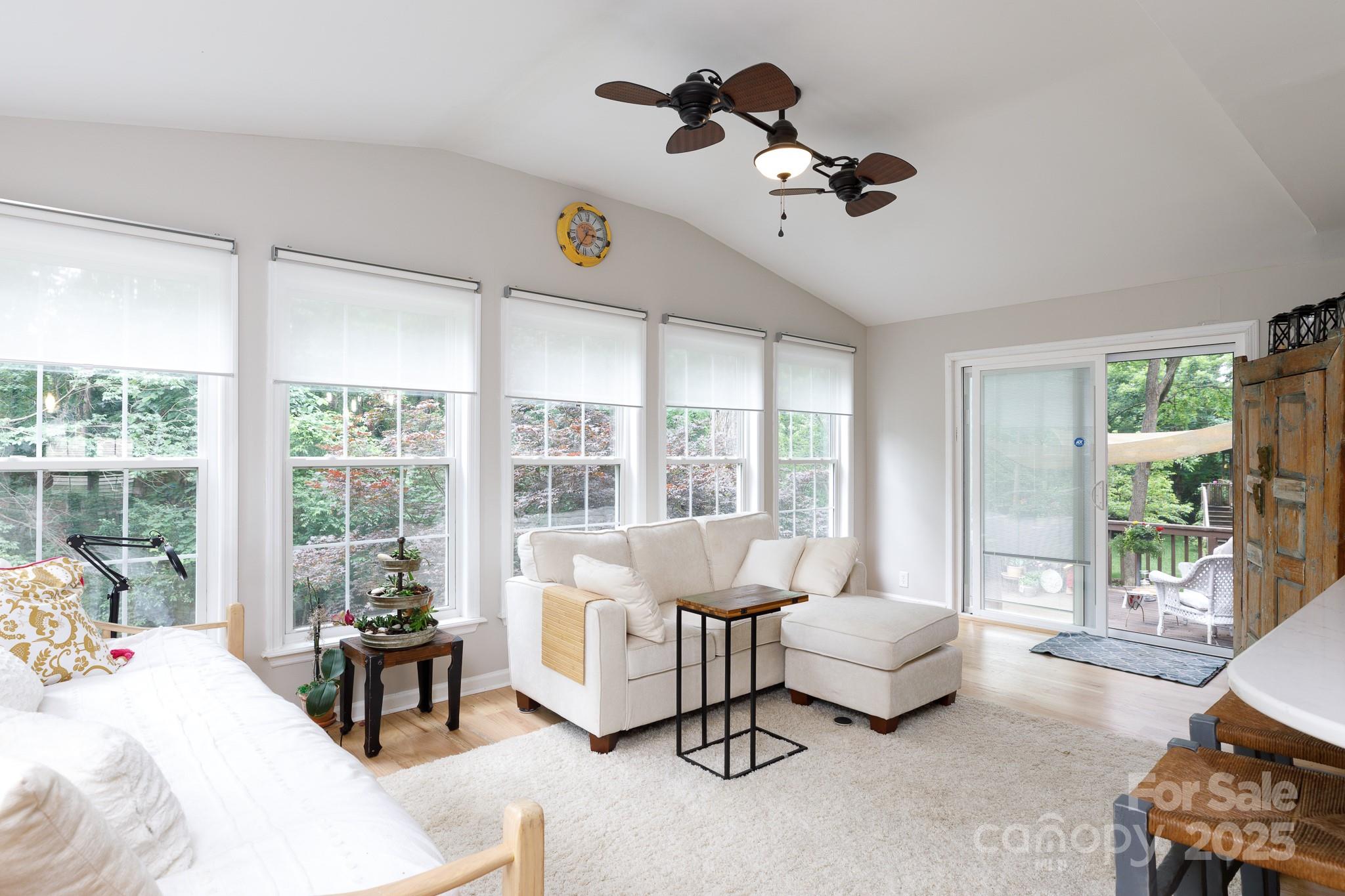 POINT CROSSING - Residential