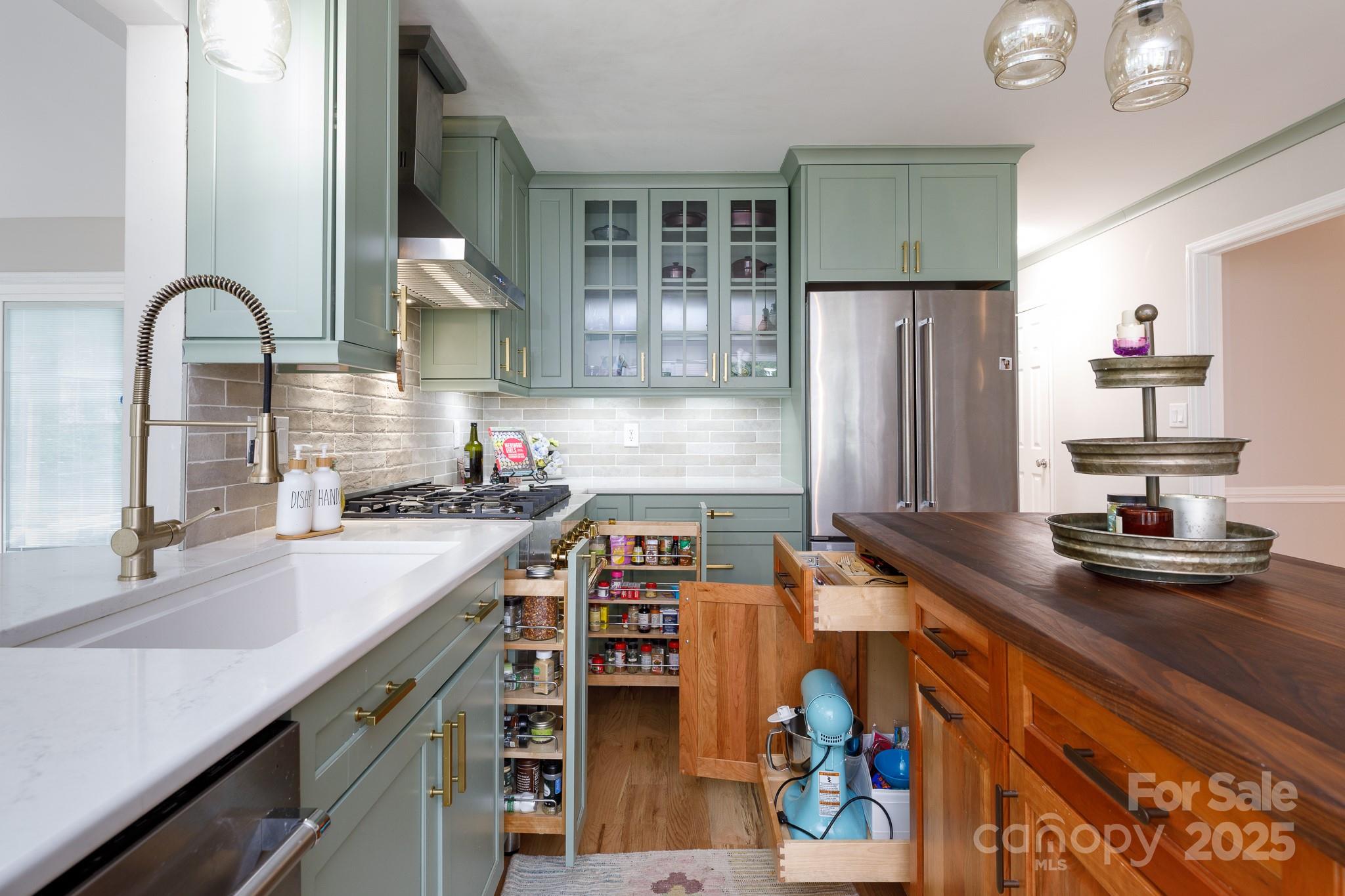 POINT CROSSING - Residential