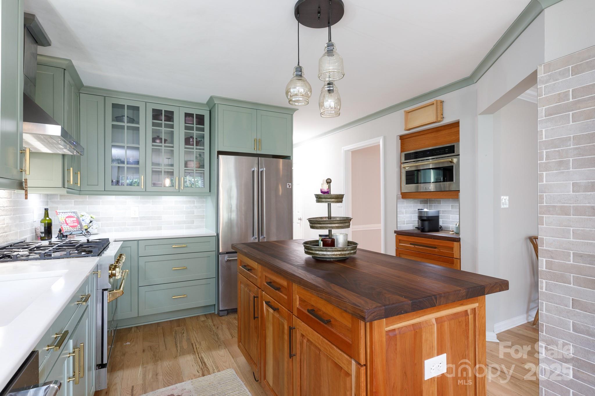 POINT CROSSING - Residential