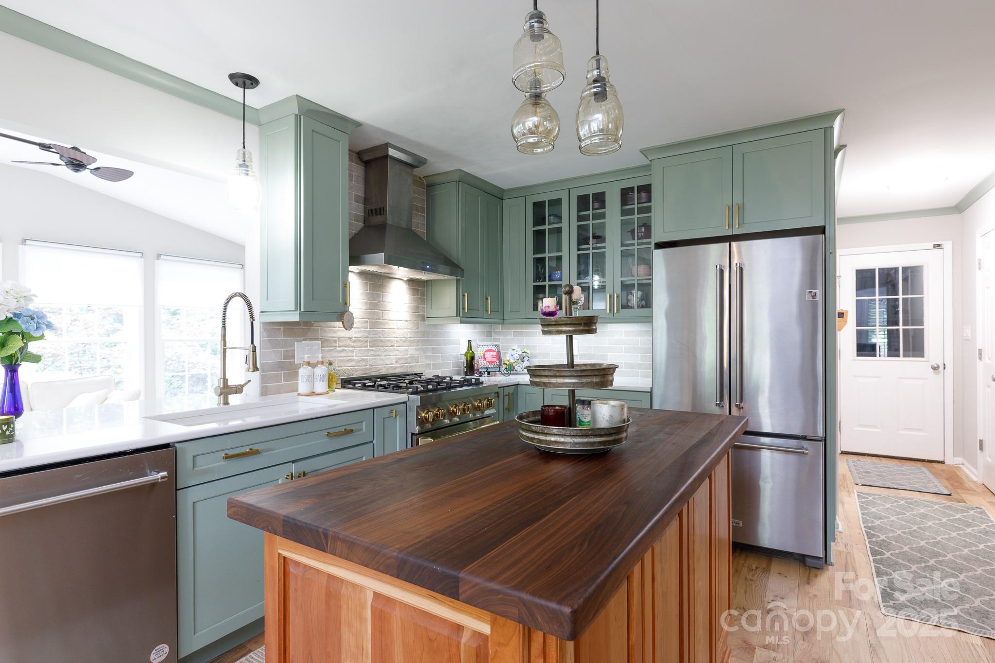 POINT CROSSING - Residential