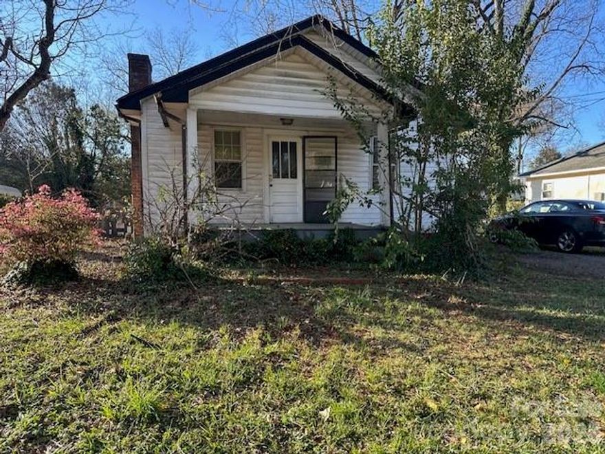 Priced to sell quickly! Home is in an "AS IS" condition. The owner will not do any work. The home is priced accordingly. Listing Agent is an Ex-Spouse of the Owner. $2000 Due Diligence Fee Required. The washer and Dryer connection is on the back Porch. No Septic Permit found.