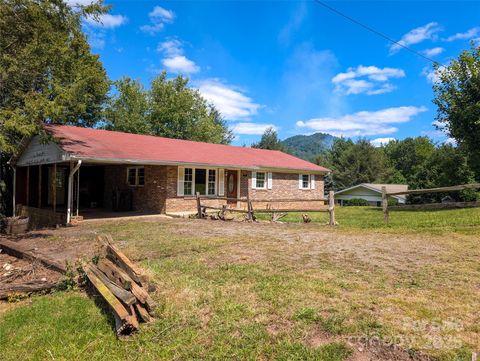 Photo of 117 River Look Drive, Burnsville, NC 28714 (MLS # 4309973)