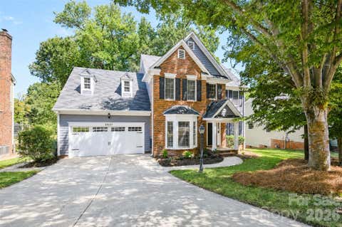 Photo of 3837 Beauvista Drive, Charlotte, NC 28269 (MLS # 4418760)