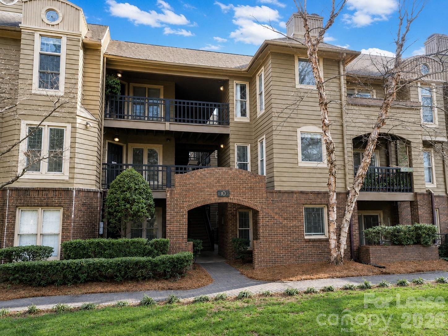 Photo 1 of 16 — 1109 E Morehead Street 10, Charlotte, NC 28204